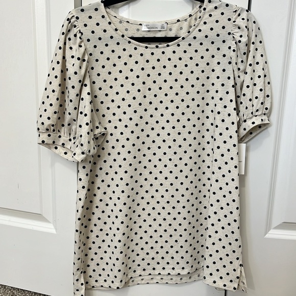 89th & Madison Tops - 89th + Madison Polka Dot Top sz L